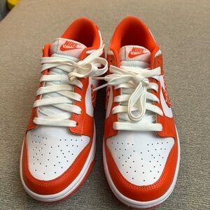 W Nike Dunk Low ESS
W-Size 9
M-Size 7.5